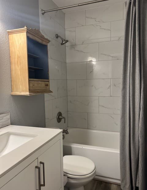 2-bedroom rental at 210 Meadowlane in San Antonio, TX — photo 3