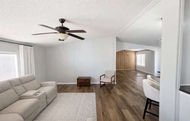 3-bedroom rental at 2398 County Road 306 in Floresville, TX — photo 2
