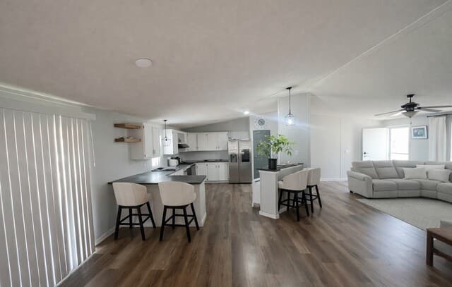 3-bedroom rental at 2398 County Road 306 in Floresville, TX — photo 5