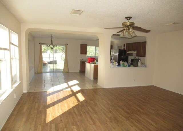3-bedroom rental at 6623 Meadow Dawn in Converse, TX — photo 3