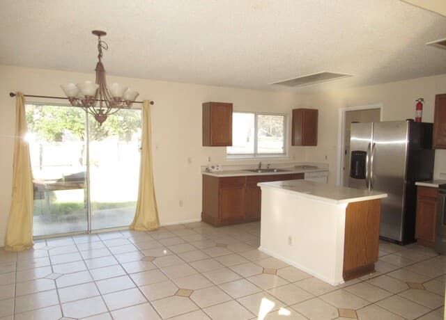 3-bedroom rental at 6623 Meadow Dawn in Converse, TX — photo 4