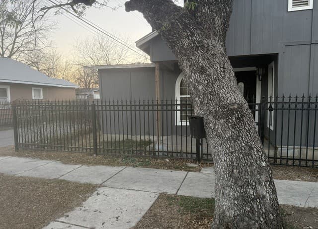 3-bedroom rental at 709 S Chupaderas in San Antonio TX