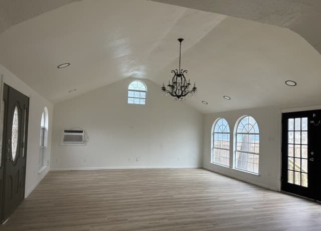 3-bedroom rental at 709 S Chupaderas in San Antonio, TX — photo 3