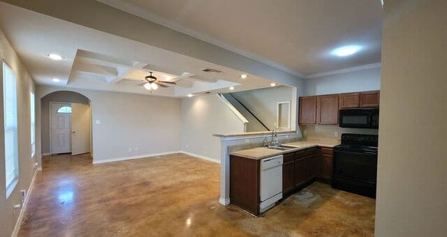 3-bedroom rental at 5010 Summit Wood Unit 1 in San Antonio, TX — photo 4