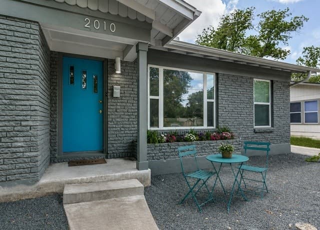 2-bedroom rental at 2010 Edgehill in San Antonio, TX — photo 3