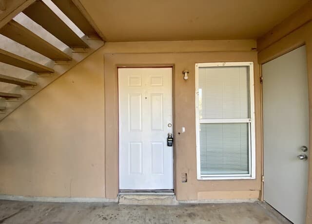 2-bedroom rental at 5225 Meadow Field Unit 1 in San Antonio, TX — photo 3