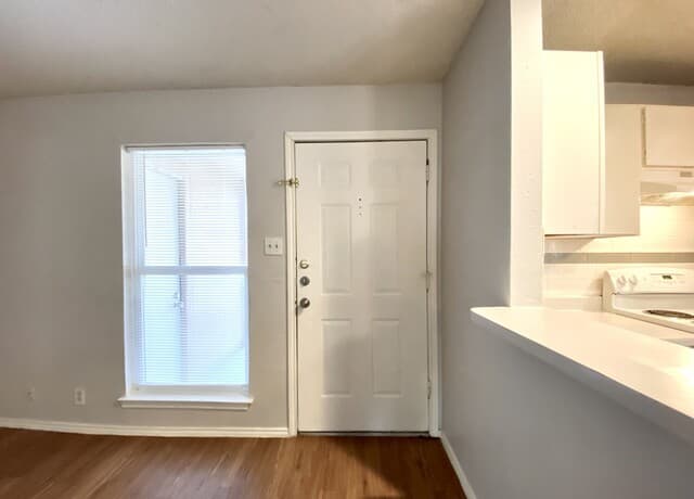 2-bedroom rental at 5225 Meadow Field Unit 1 in San Antonio, TX — photo 4