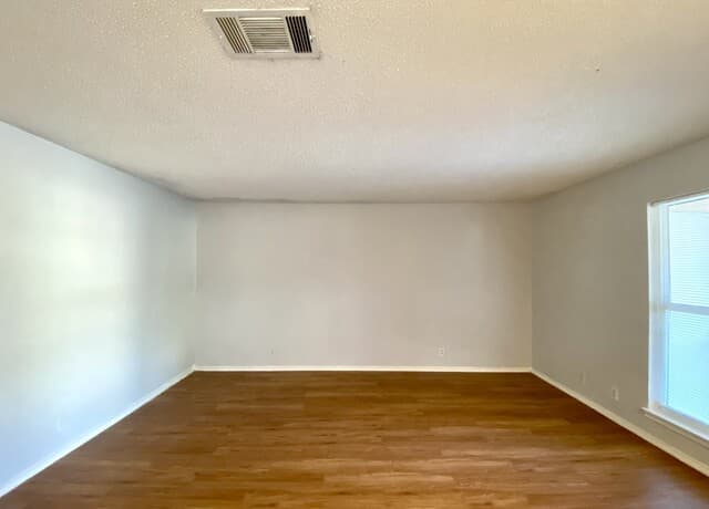 2-bedroom rental at 5225 Meadow Field Unit 1 in San Antonio, TX — photo 5