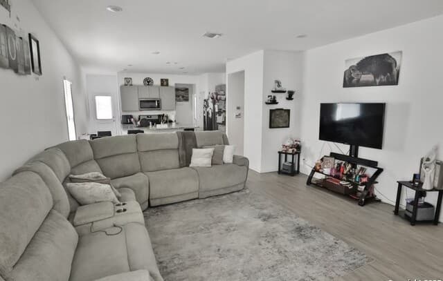 4-bedroom rental at 5867 Hematite Rim in San Antonio, TX — photo 3