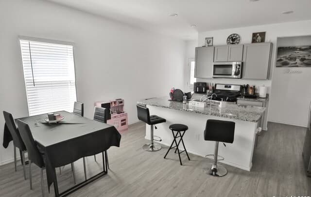 4-bedroom rental at 5867 Hematite Rim in San Antonio, TX — photo 4