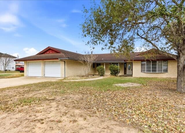 3-bedroom rental at 134 Robinhood in Kenedy TX