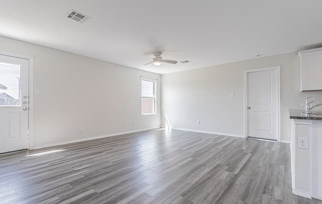 3-bedroom rental at 3814 Pickles in Converse, TX — photo 4