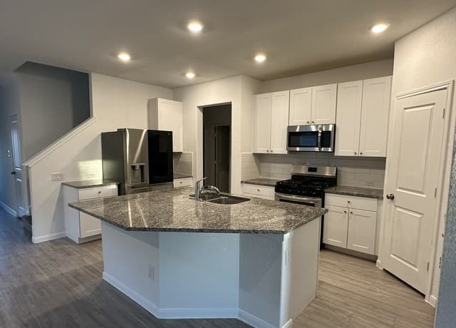 5-bedroom rental at 13942 Reservoir in San Antonio, TX — photo 5