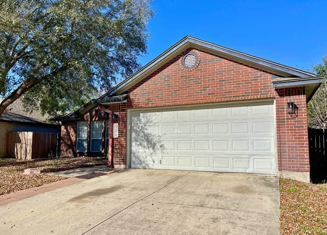 3-bedroom rental at 12219 Stable Road Dr in San Antonio, TX — photo 4