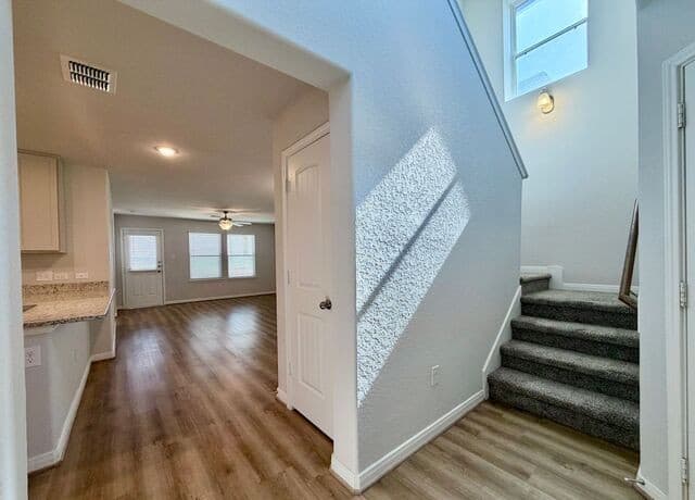 4-bedroom rental at 11151 Hollinger Cir in Converse, TX — photo 4