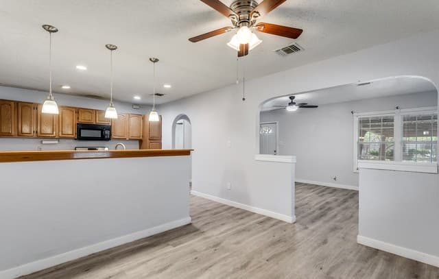 3-bedroom rental at 347 W Hermine in San Antonio, TX — photo 4