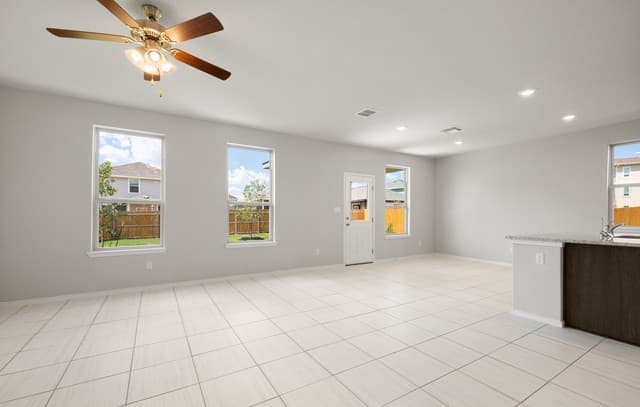 3-bedroom rental at 10119 Jardin Verde in San Antonio, TX — photo 2