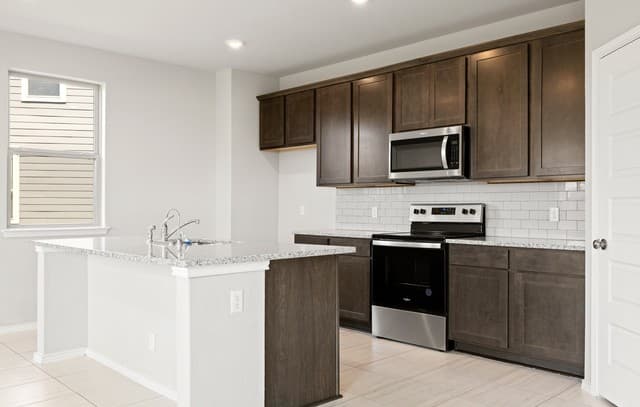 3-bedroom rental at 10119 Jardin Verde in San Antonio, TX — photo 4