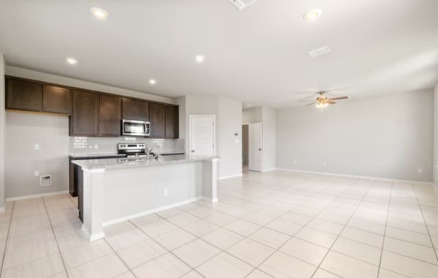3-bedroom rental at 10119 Jardin Verde in San Antonio, TX — photo 5