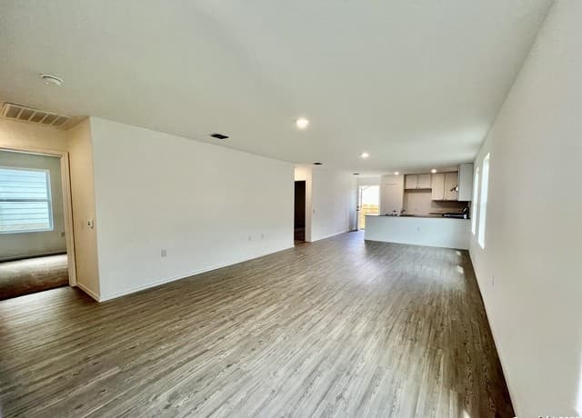 3-bedroom rental at 10542 Nye Pass in San Antonio, TX — photo 3