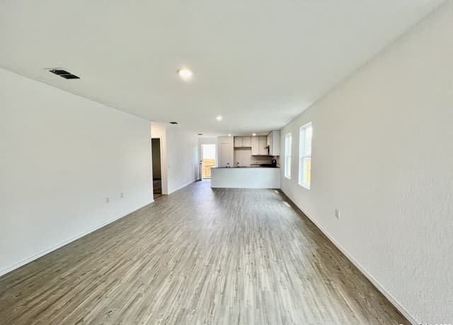 3-bedroom rental at 10542 Nye Pass in San Antonio, TX — photo 4