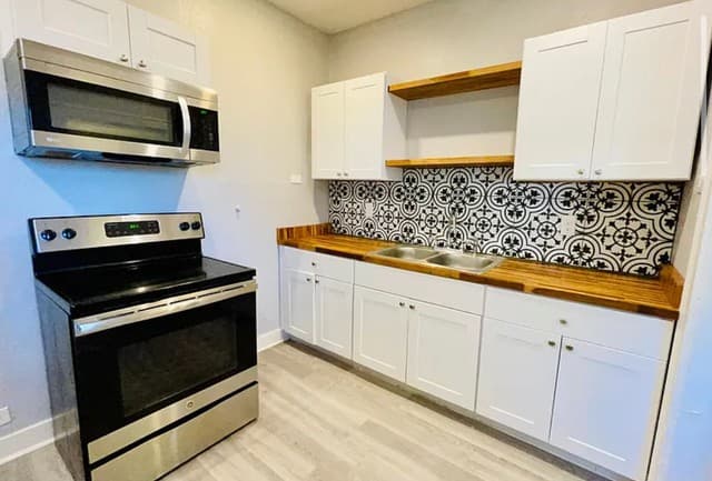 2-bedroom rental at 2907 N Elmendorf Unit 2911 in San Antonio, TX — photo 3
