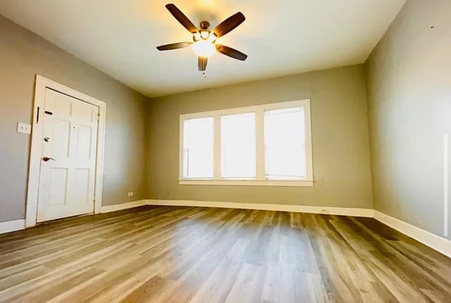 2-bedroom rental at 2907 N Elmendorf Unit 2911 in San Antonio, TX — photo 5