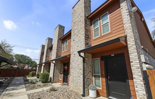 2-bedroom rental at 2718 Old Field in San Antonio, TX — photo 3