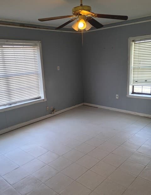 3-bedroom rental at 616 Sims Ave in San Antonio, TX — photo 4