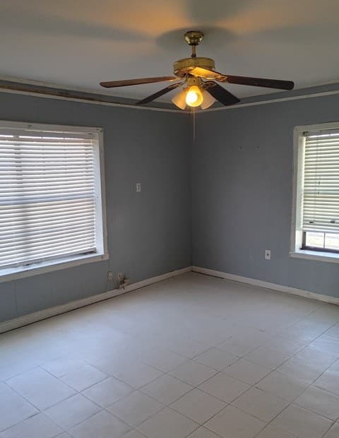 3-bedroom rental at 616 Sims Ave in San Antonio, TX — photo 5