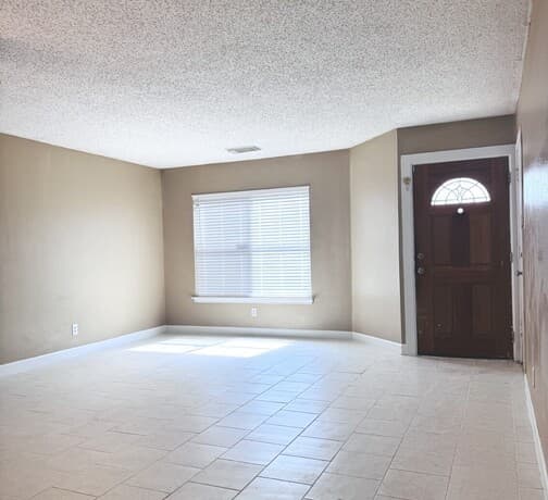 3-bedroom rental at 6715 Campus Meadow Dr in Converse, TX — photo 2