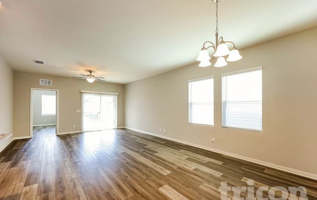 3-bedroom rental at 14335 Gunsight Pass in San Antonio, TX — photo 3