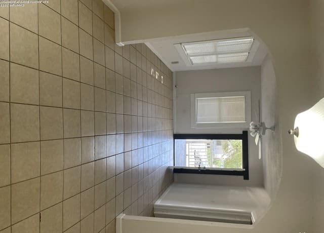 3-bedroom rental at 1467 W Gerald Ave in San Antonio, TX — photo 3