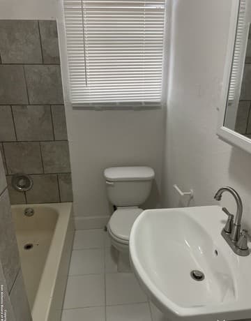 3-bedroom rental at 1467 W Gerald Ave in San Antonio, TX — photo 5