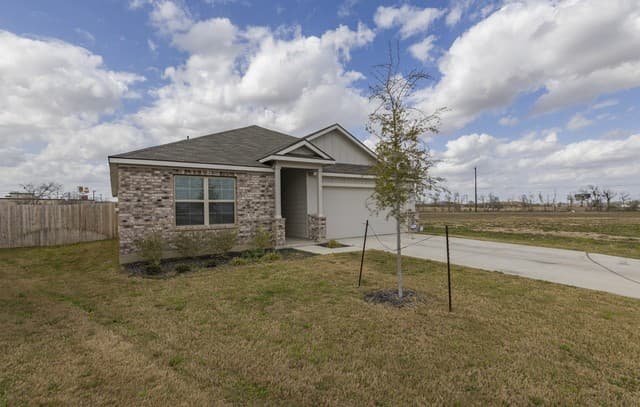 3-bedroom rental at 3035 Selhurst in Converse, TX — photo 2