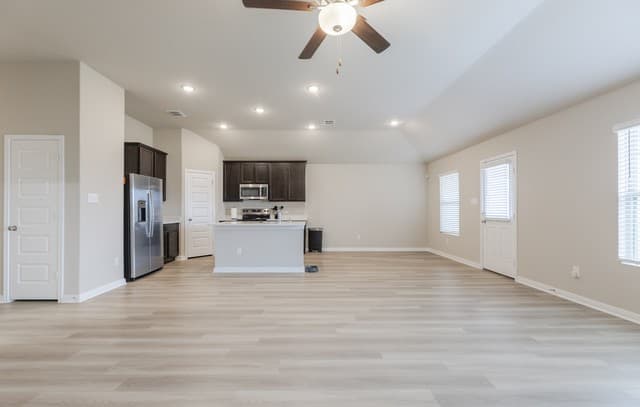 3-bedroom rental at 3035 Selhurst in Converse, TX — photo 3