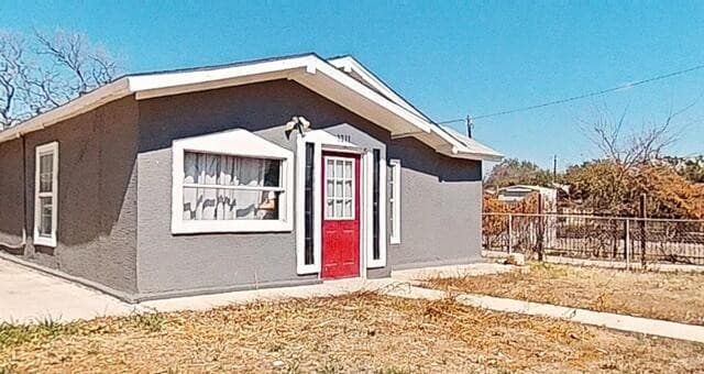 4-bedroom rental at 1211 Lee Hall in San Antonio, TX — photo 2