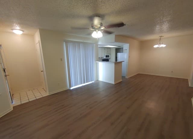 1-bedroom rental at 6350 Cambridge Unit #1 in San Antonio, TX — photo 2