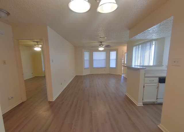 1-bedroom rental at 6350 Cambridge Unit #1 in San Antonio, TX — photo 3