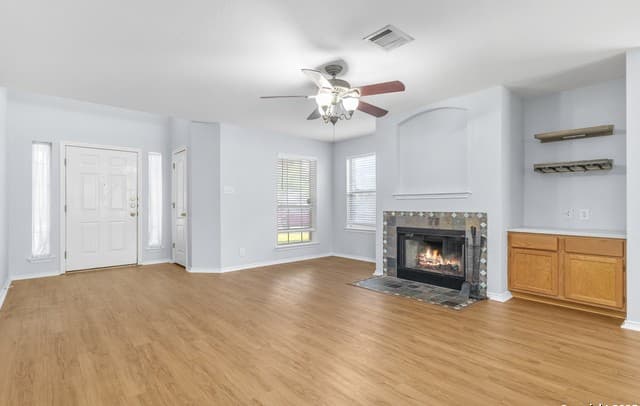 3-bedroom rental at 9027 Harbour Town in Selma, TX — photo 2