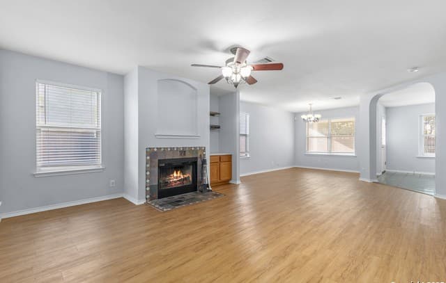 3-bedroom rental at 9027 Harbour Town in Selma, TX — photo 3