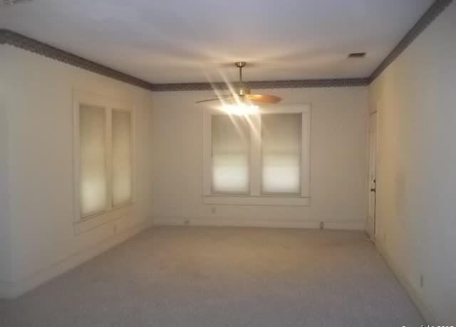 3-bedroom rental at 330 Eads in San Antonio, TX — photo 2
