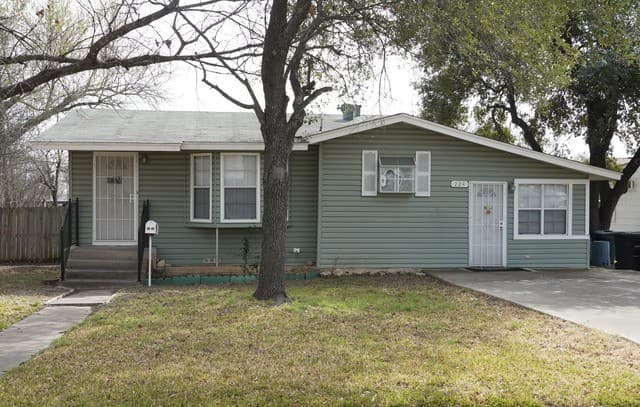 2-bedroom rental at 224 Marquette Dr in San Antonio, TX — photo 2