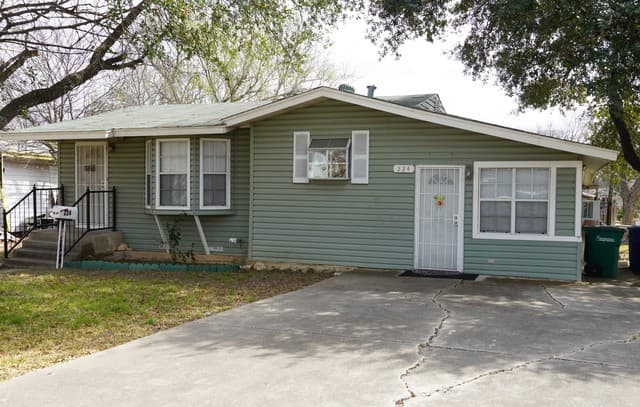 2-bedroom rental at 224 Marquette Dr in San Antonio, TX — photo 3