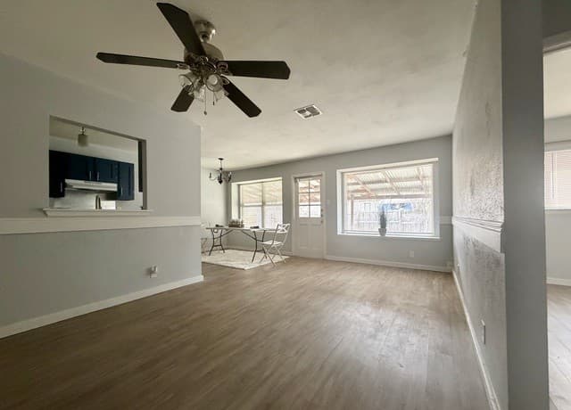 3-bedroom rental at 10822 Green Brook in San Antonio, TX — photo 3