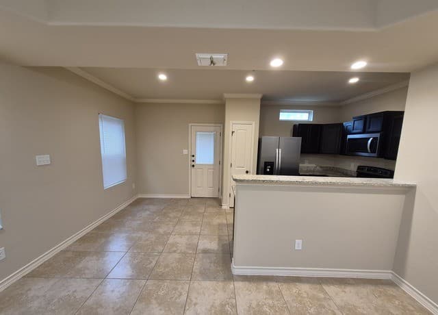 3-bedroom rental at 6518 Marcel Way Unit 104 in San Antonio, TX — photo 5