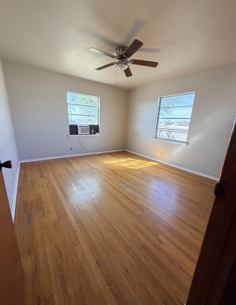 2-bedroom rental at 4926 Alma Unit 1 in San Antonio, TX — photo 3