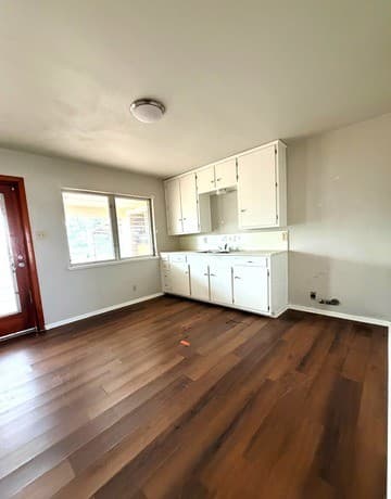 2-bedroom rental at 4926 Alma Unit 2 in San Antonio, TX — photo 4