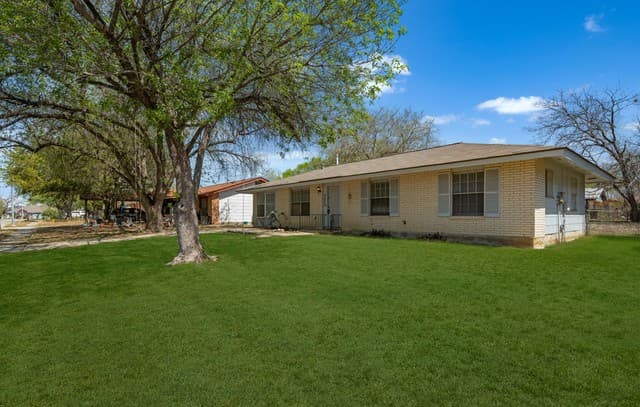 3-bedroom rental at 4862 Castle Arms Drive in San Antonio, TX — photo 3
