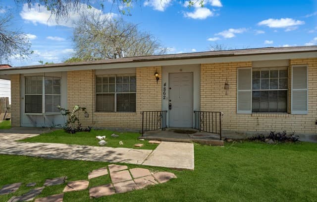 3-bedroom rental at 4862 Castle Arms Drive in San Antonio, TX — photo 4